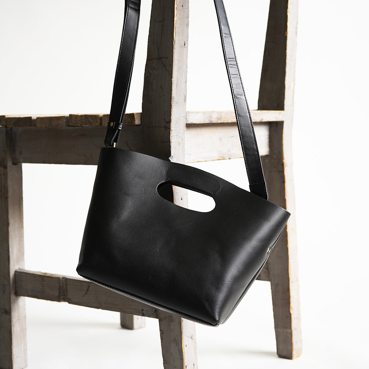 Double Oil VI LEATHER Woven Mini Shoulder Bag CMAK1016