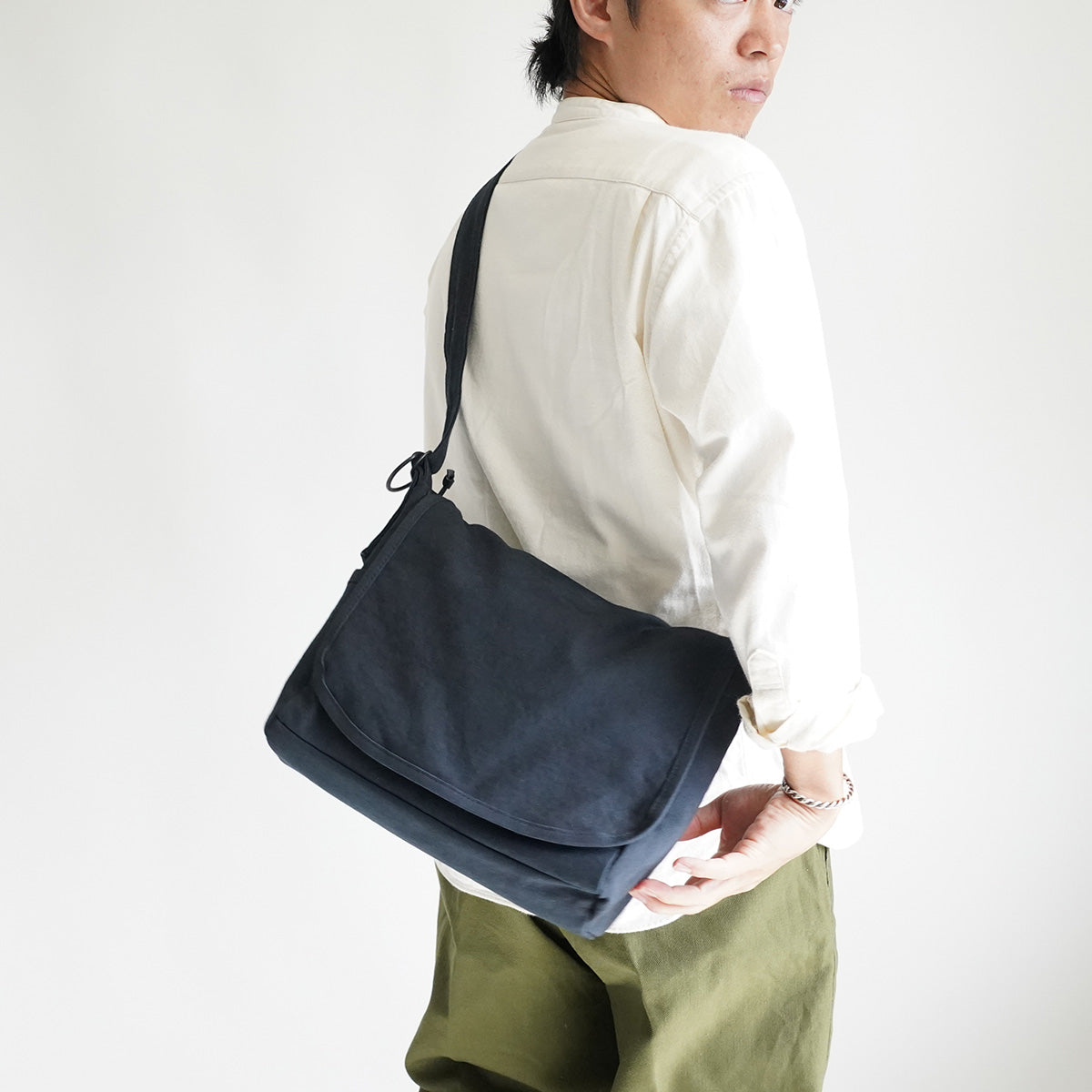 KUROSABI - 黑銹染 - 翻蓋單肩包 M GRN9601