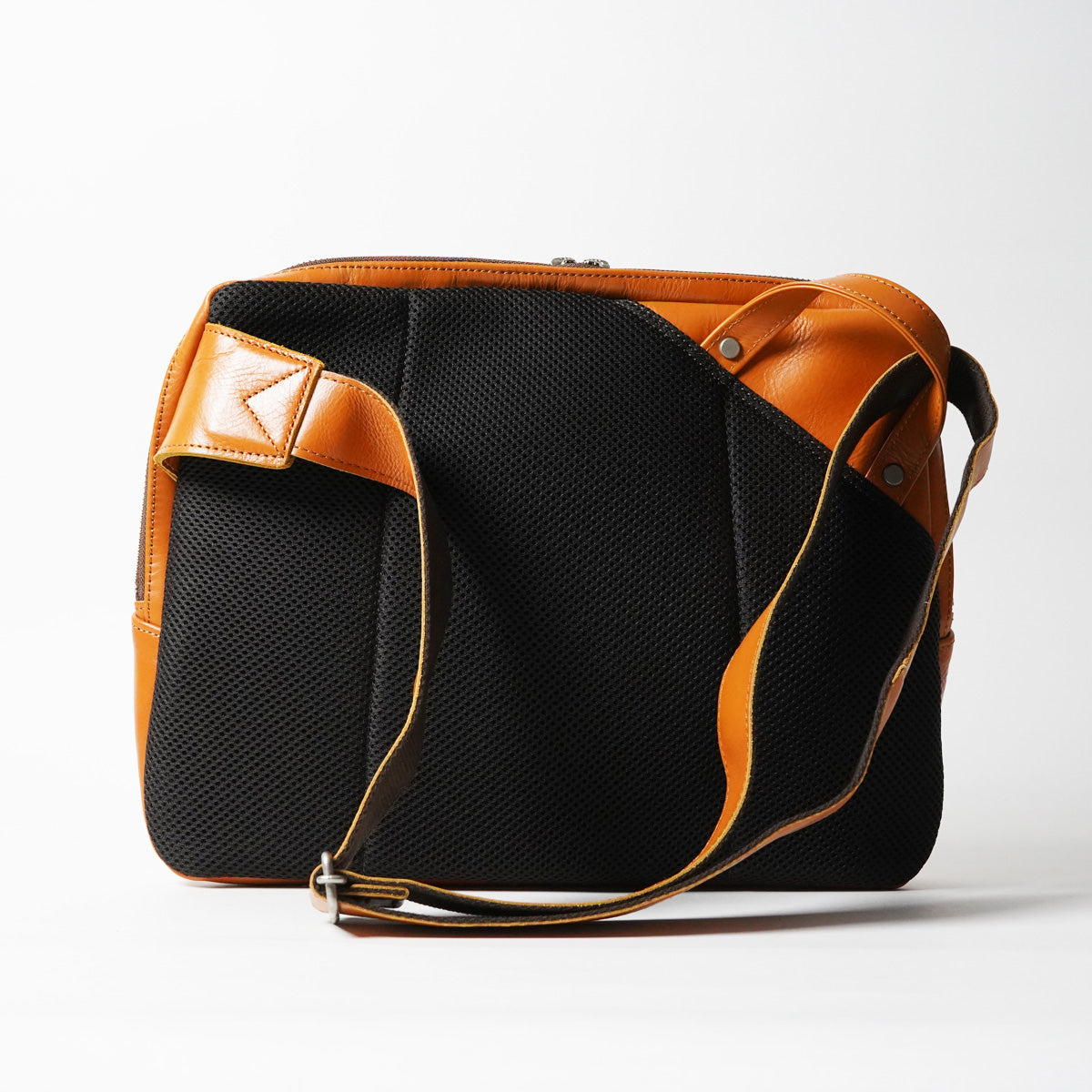 SLANTING -Slanting- Horizontal Body Bag KOT1012