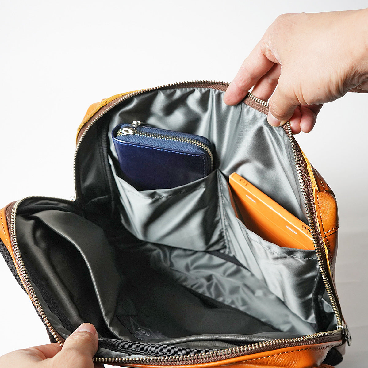 SLANTING -Slanting- Horizontal Body Bag KOT1012