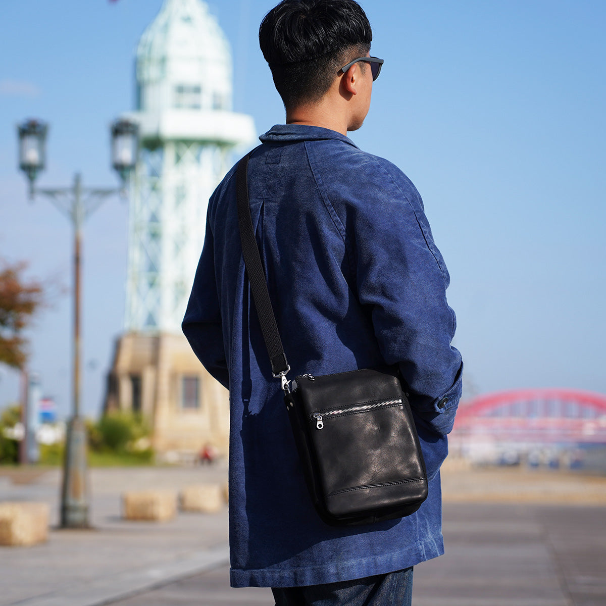 Glove Leather Vertical Shoulder Bag YNM232