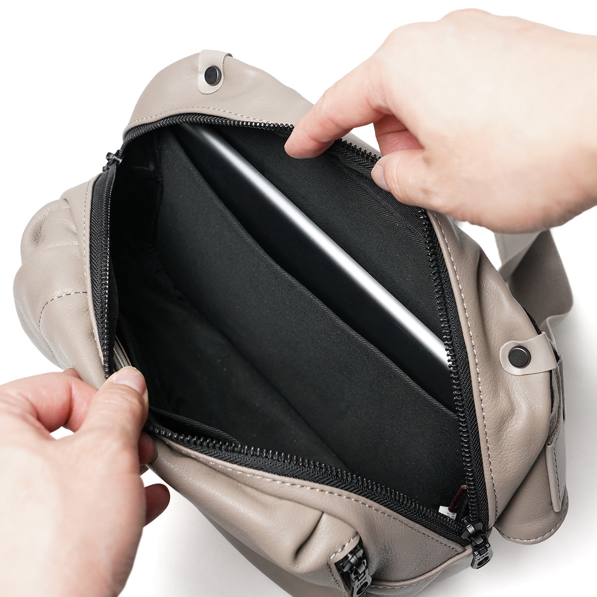 Oil Soft Leather Horizontal Crossbody Bag YNM990