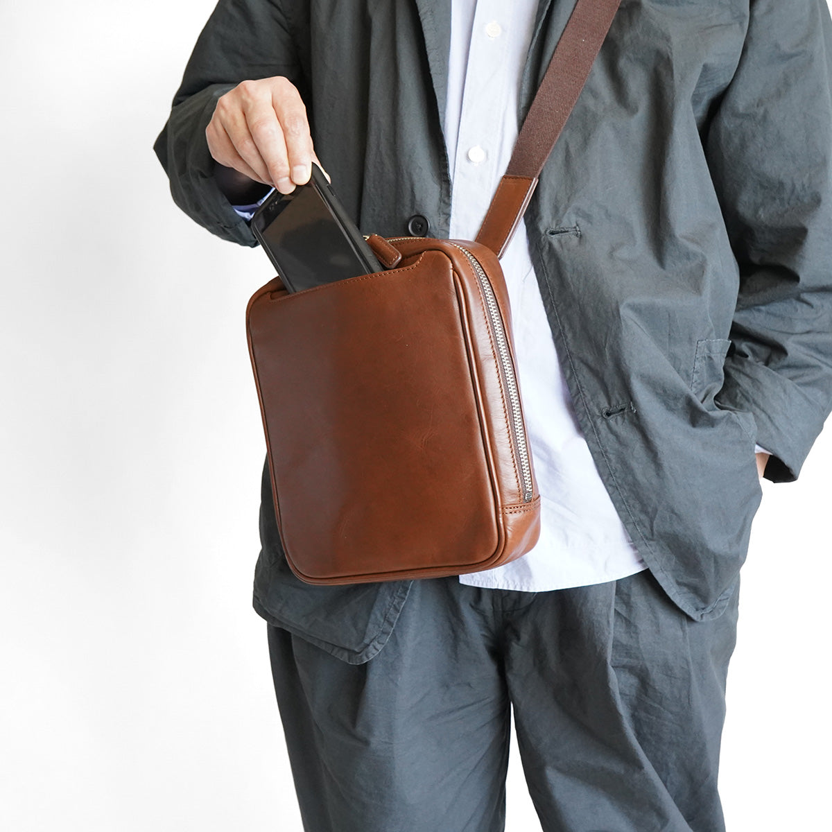 OIL PULLUP -Pull-up- Square Shoulder Bag ZKM4001