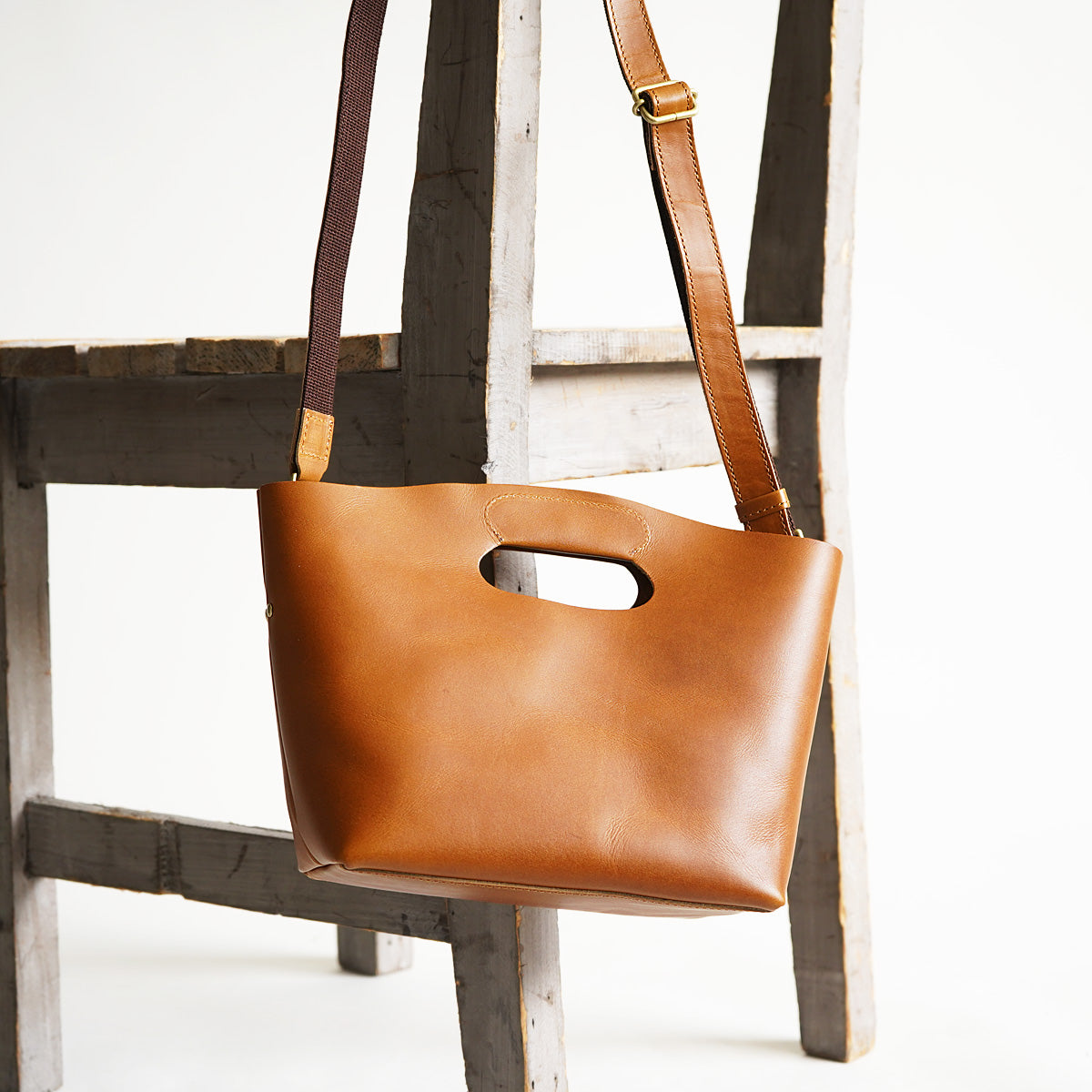 Double Oil VI LEATHER Woven Mini Shoulder Bag CMAK1016