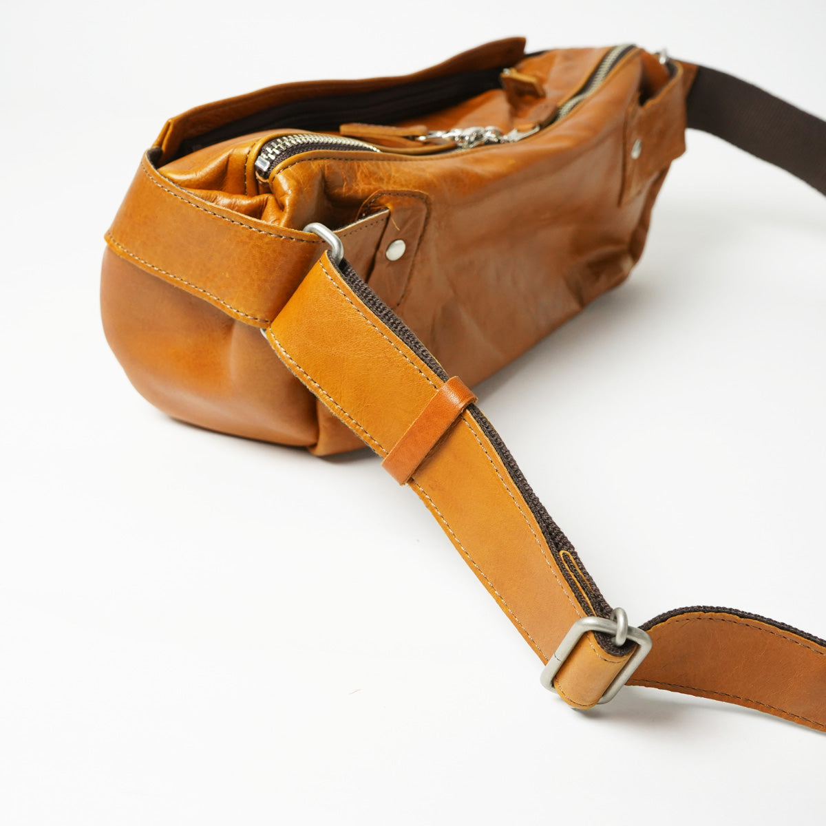 Full-Chrome Body Shoulder Bag KOT850