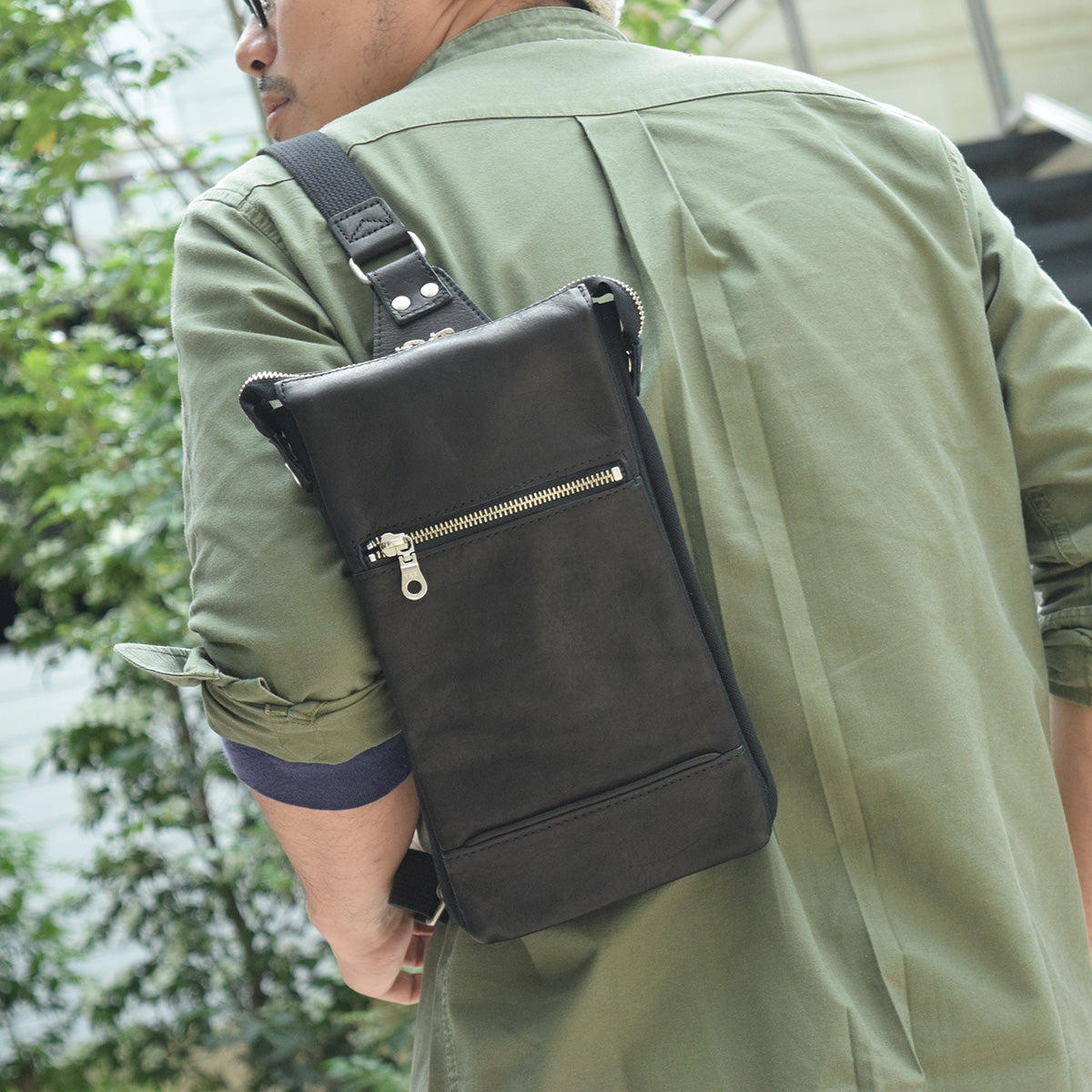 Glove Leather Vertical Body Bag YNM210