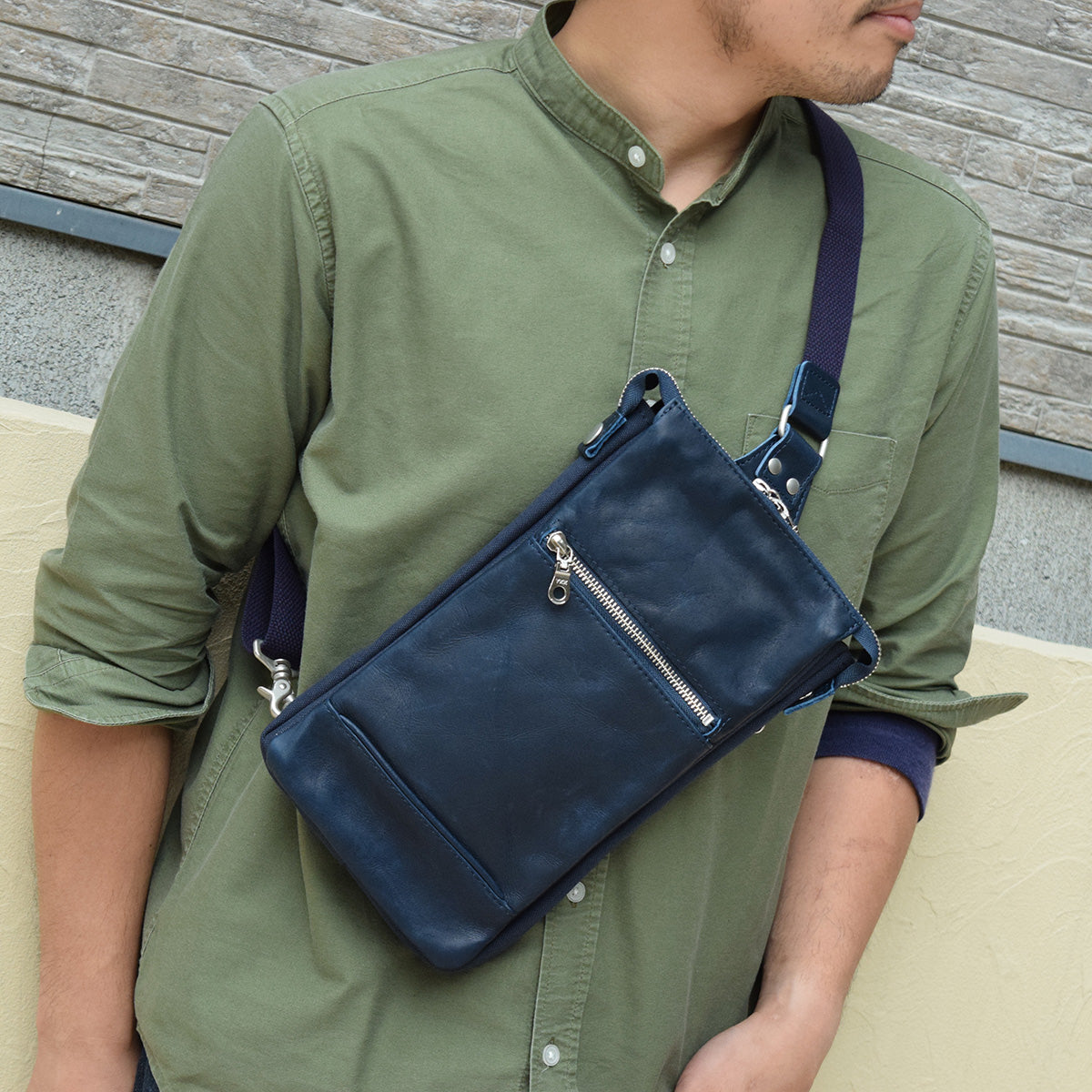 Glove Leather Vertical Body Bag YNM210
