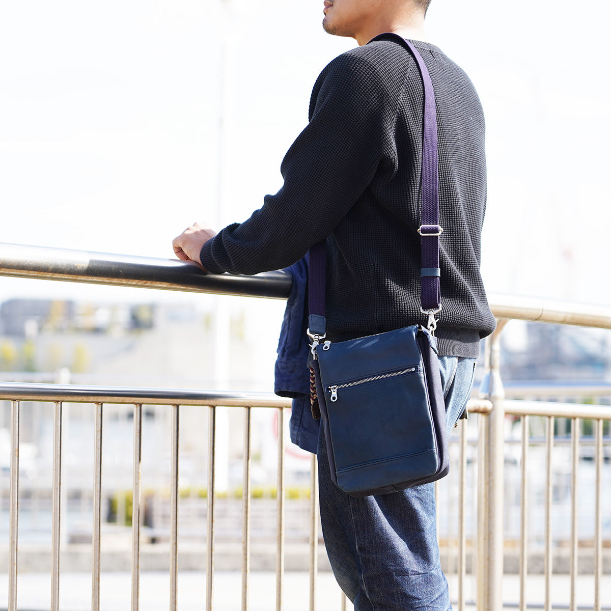 Glove Leather Vertical Shoulder Bag YNM232