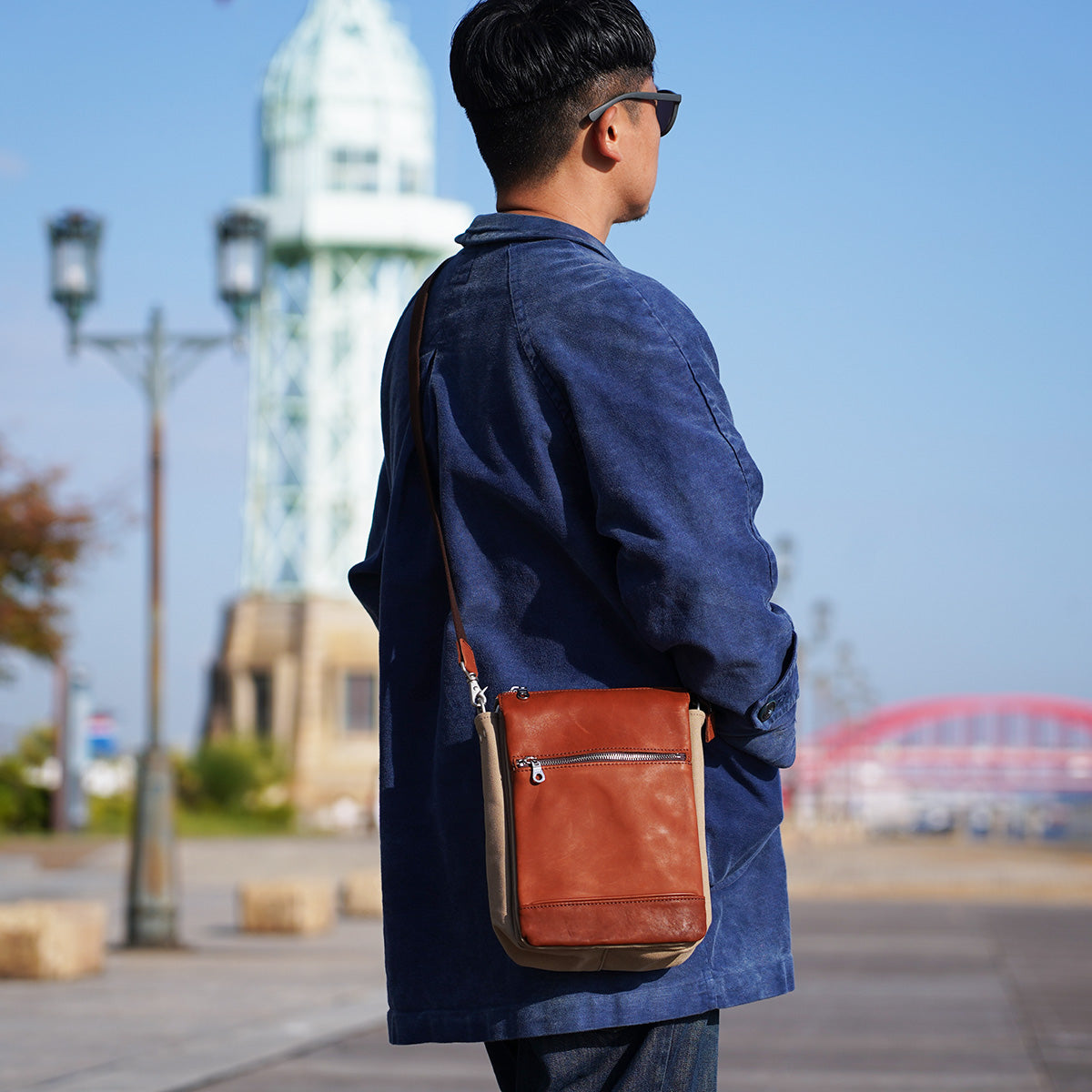 Glove Leather Vertical Shoulder Bag YNM232