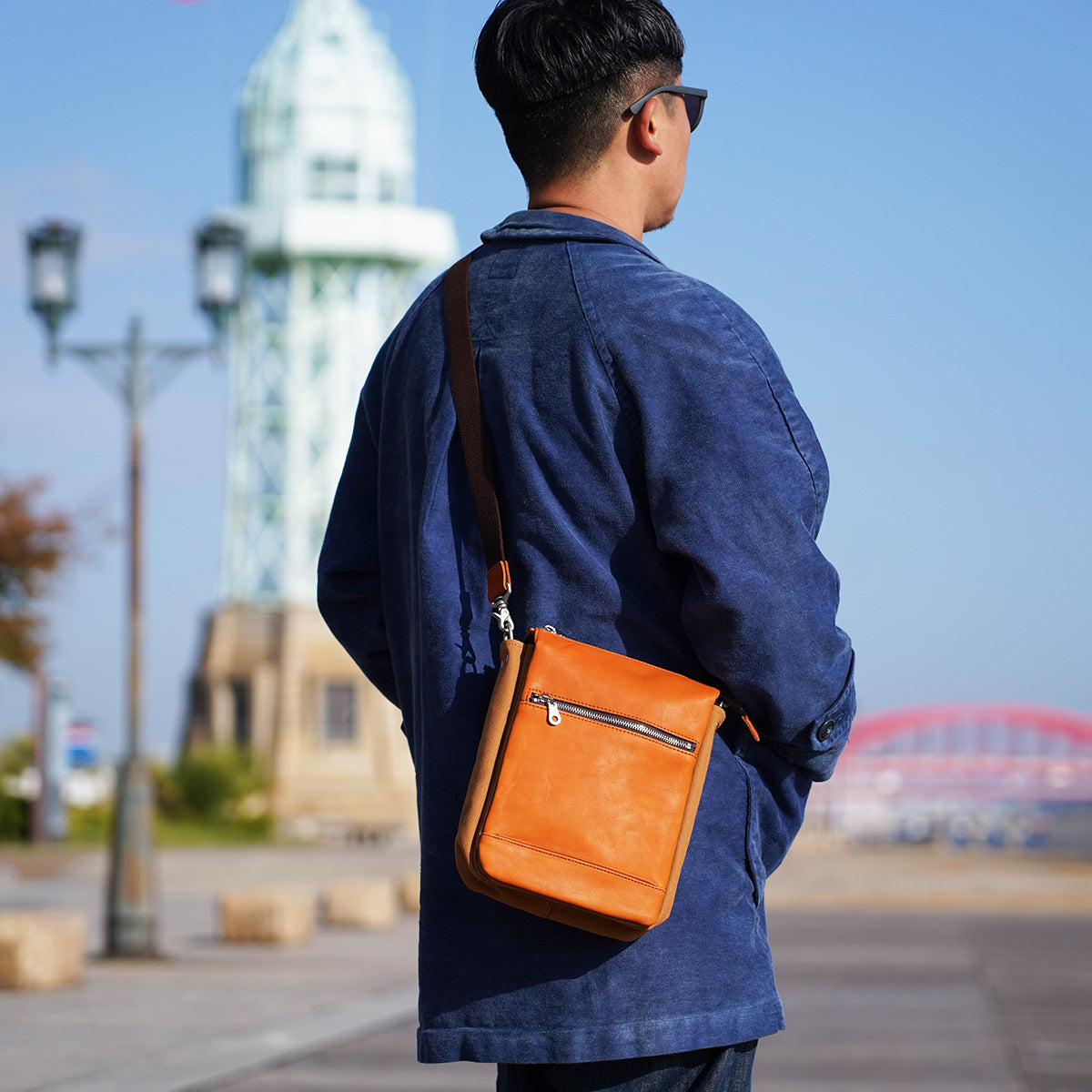 Glove Leather Vertical Shoulder Bag YNM232