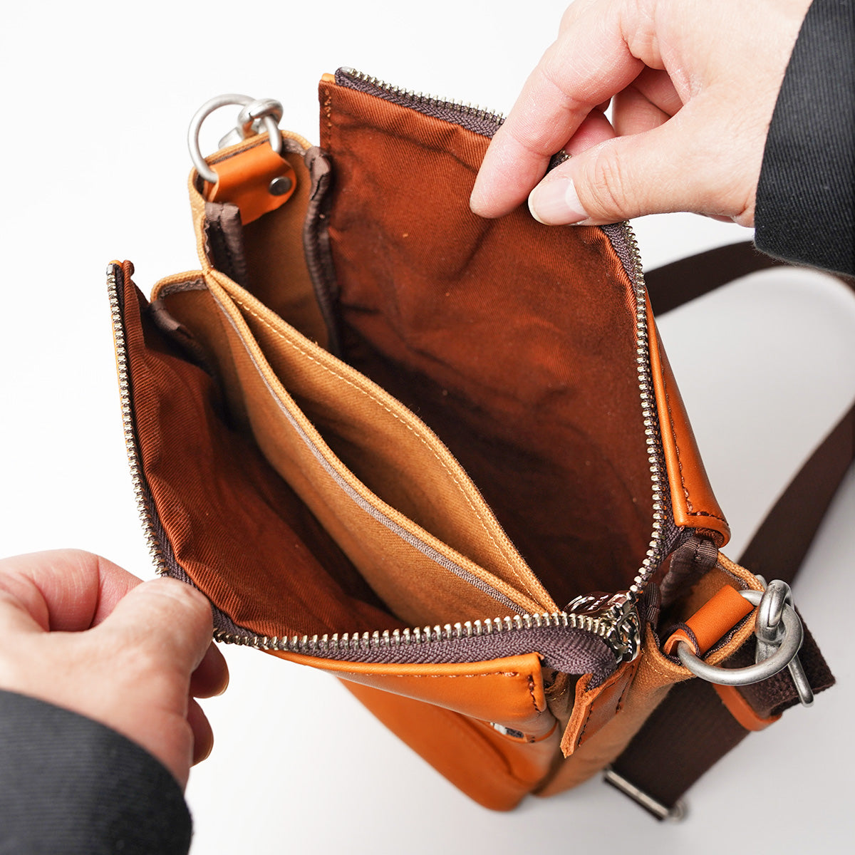 Glove Leather Vertical Shoulder Bag YNM232