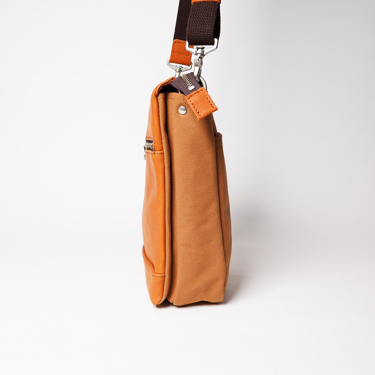 Glove Leather Vertical Shoulder Bag YNM232