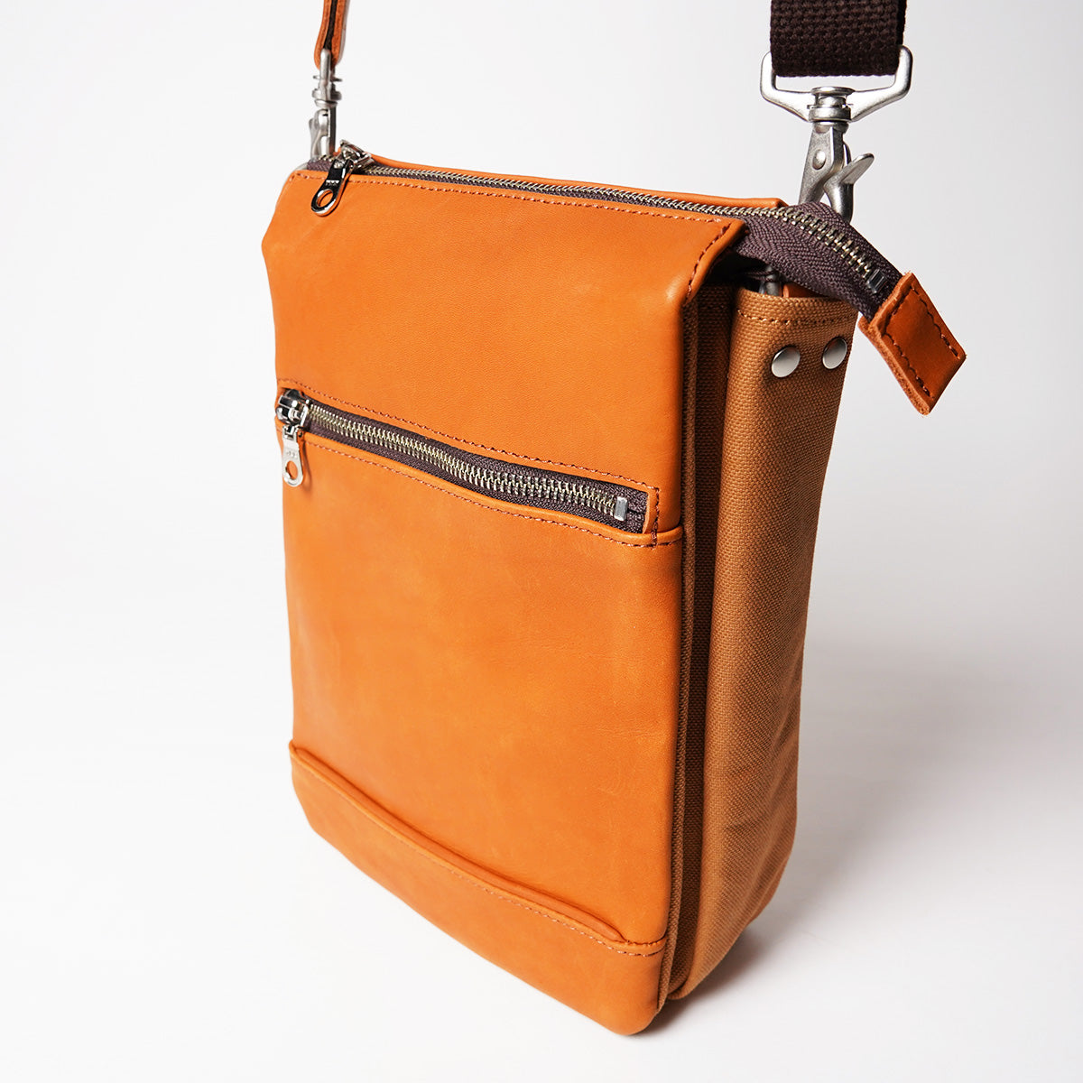 Glove Leather Vertical Shoulder Bag YNM232