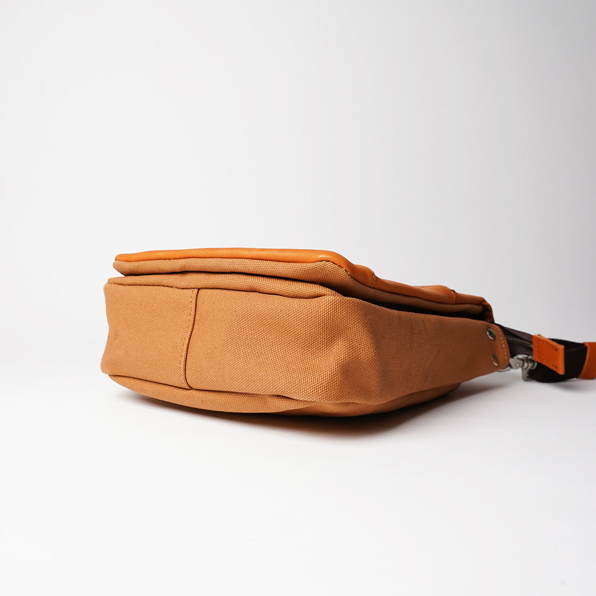 Glove Leather Vertical Shoulder Bag YNM232