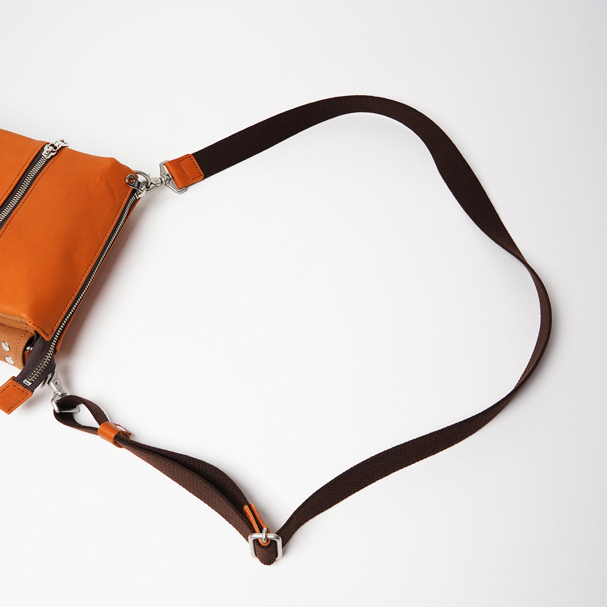 Glove Leather Vertical Shoulder Bag YNM232